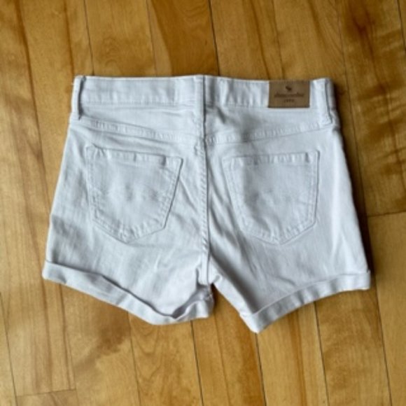 abercrombie kids Mid-Rise Midi Short White Denim size 13/14 - Picture 3 of 3